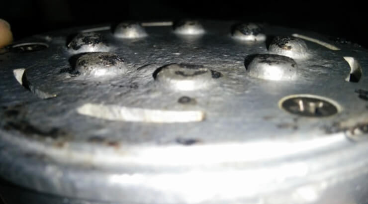 Kaloud Lotus original deformado a cuase de un precalentamiento. Gestor de calor para cachimbas derretido.